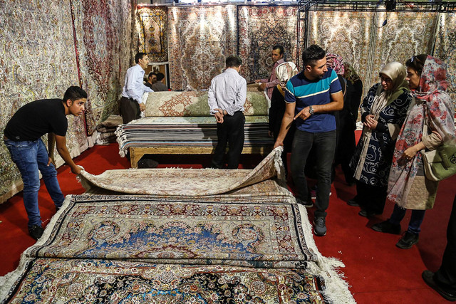 کاهش ۴۰ درصدی تولید فرش دستباف در خراسانرضوی طی یکسال گذشته کاهش ۴۰ درصدی تولید فرش دستباف در خراسانرضوی طی یکسال گذشته