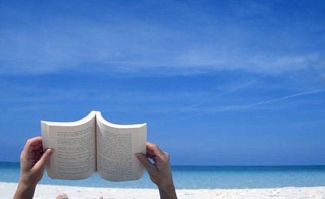 یک نویسنده: کلمهها باید از کاغذها پرواز کنند یک نویسنده: کلمهها باید از کاغذها پرواز کنند