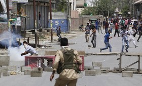 44 کشته و 3500 زخمی حاصل 11 روز ناآرامی در کشمیر هند