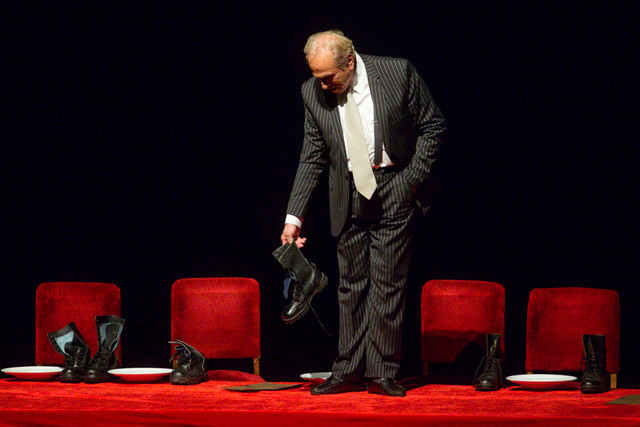 ایرج راد: تئاتر اجرا می‌کنم / «راپورت‌ها..» خارج از واقعیت‌ها نیست