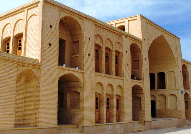 اشکذر ۵۰۰۰ ساله در محاصره ریگزارها