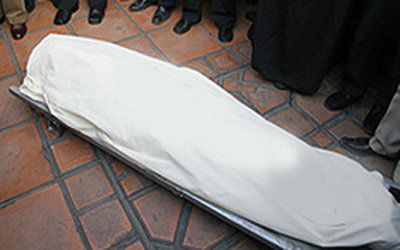 مرد جوان همسرش را با روسری خفه کرد
 مرد جوان همسرش را با روسری خفه کرد