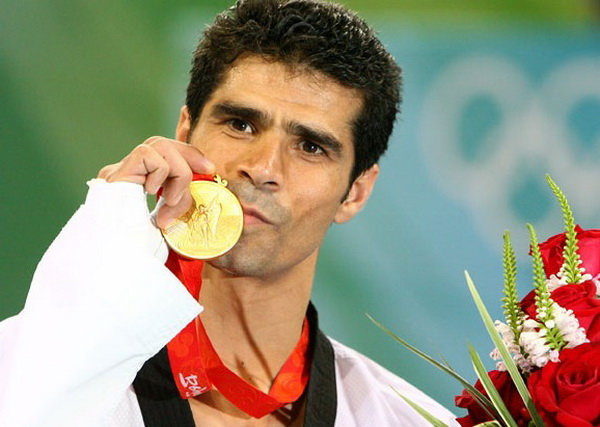 سیلی «هادی ساعی» به خودش! سیلی «هادی ساعی» به خودش!