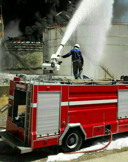 معاون وزیر نفت راهی پتروشیمی بیستون شد/تمهیدات آتش نشانی برای جلوگیری از انفجار مخزن شعله ور