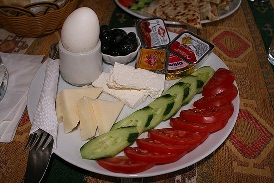 عکس تزیینی است. چرا دانشآموزان باید حتما صبحانه بخورند؟