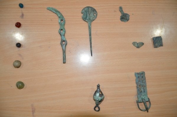 عکس تزئینی است کشف اشیای عتیقه در زنجان