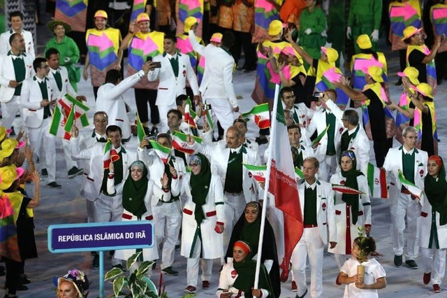 فیلم / ورود کاروان ورزشی ایران به مراسم افتتاحیه المپیک ۲۰۱۶ ریو 
