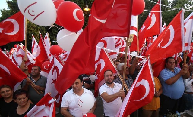تظاهرات قبرس ترک‌نشین در محکومیت کودتای نافرجام ترکیه