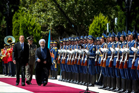 استقبال رسمی الهام علی‌اف رییس‌ جمهور آذربایجان از حسن روحانی