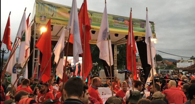 راهپیمایی مردم صربستان در حمایت از دولت ترکیه

