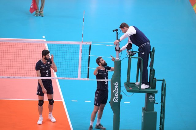 دانشجویان مقیم ریو دیدار والیبال ایران و کوبا را رایگان تماشا می کنند