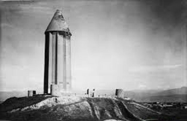 آشنایی با بلندترین برج آجری جهان؛ شاهکار مهندسی بشر در قرن چهارم