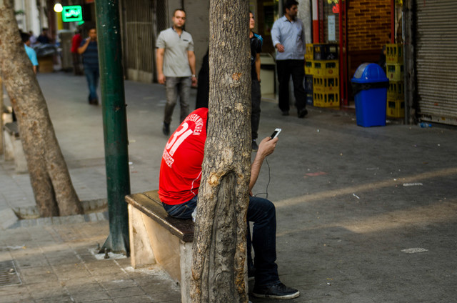 عکس تزئینی است رواج «فابینگ» بین خانوادهها