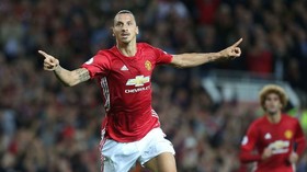 ایبراهیموویچ در کنار مسی و رونالدو