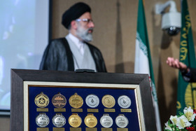 اهدای مدال‌های دانشجویان بسیجیِ المپیادی به مقام معظم رهبری