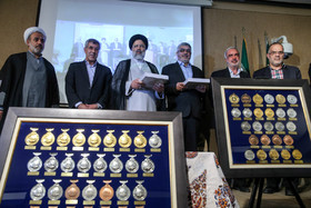 اهدای مدال‌های دانشجویان بسیجیِ المپیادی به مقام معظم رهبری