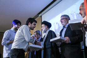 اهدای مدال‌های دانشجویان بسیجیِ المپیادی به مقام معظم رهبری