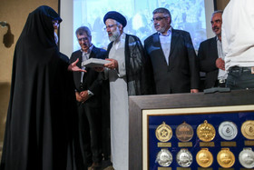 اهدای مدال‌های دانشجویان بسیجیِ المپیادی به مقام معظم رهبری
