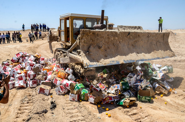 انهدام ۳۰۰ تن کالای قاچاق به ارزش ۱۲ میلیارد تومان   انهدام ۳۰۰ تن کالای قاچاق به ارزش ۱۲ میلیارد تومان