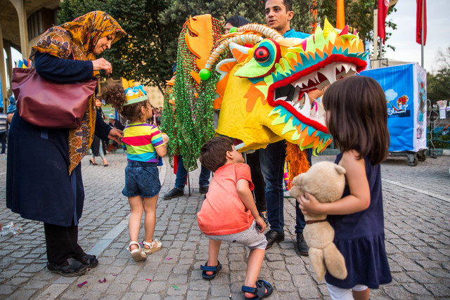 عکس تزیینی است زندگی، اتفاقا عروسکبازی هم هست!