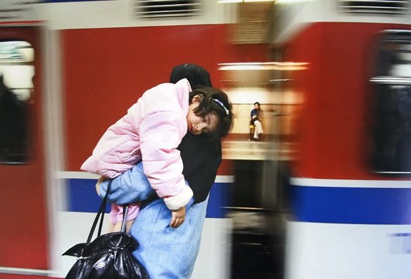 چرا زنان از کاهش ساعات کار استقبال میکنند؟ چرا زنان از کاهش ساعات کار استقبال میکنند؟