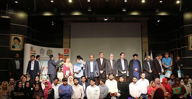 فارسی‌آموزان سفیران صلح و دوستی برای ایران باشند