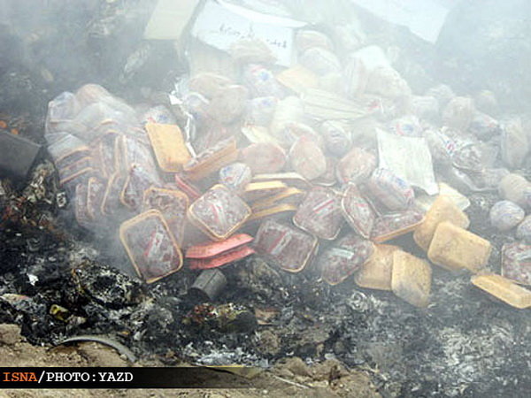 ۵۰۰ کیلوگرم انواع فرآورده خام دامی غیربهداشتی در نهاوند معدوم شد ۵۰۰ کیلوگرم انواع فرآورده خام دامی غیربهداشتی در نهاوند معدوم شد