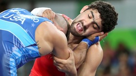احتمال دوپینگ قهرمان المپیک کشتی آذربایجان/ کشتی‌گیر هندی از برنز به طلا می‌رسد؟