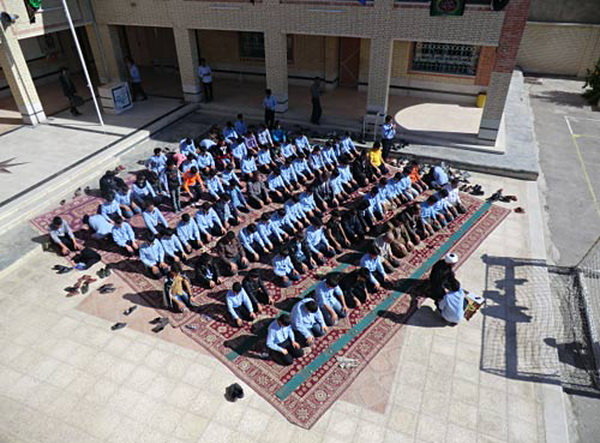 اقامه نماز جماعت دانش‌آموزی در ۱۰۰۰ مدرسه یزد/کمبود ۹۱۲ مشاور و مربی پرورشی در مدارس استان