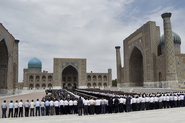 اسلام کریم‌اف در کنار والدینش به خاک سپرده شد