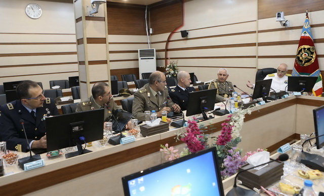 بازدید هیئت نظامی ایتالیا از نیروهای مسلح ایران