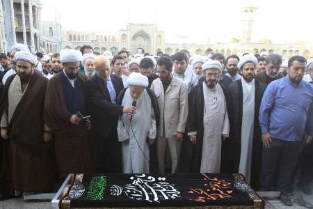 پیکر همسر مرحوم آیت الله بهجت در قم به خاک سپرده شد