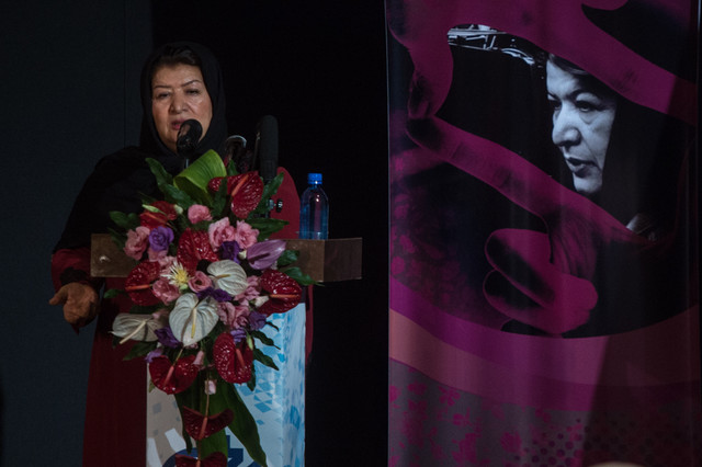 پوران درخشنده:خیلی چیزها را اجازه نداشتیم در فیلم بیان کنیم پوران درخشنده:خیلی چیزها را اجازه نداشتیم در فیلم بیان کنیم