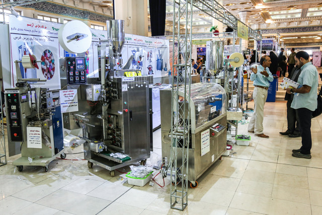 عکس آرشیوی است از ارائه توانمندیهای ۲۴۰ شرکت فناور تا ویزیت رایگان طب ایرانی در نمایشگاه گیاهان دارویی