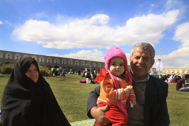 عکس آرشیوی است. آغاز سفرهای سلامت محور بازنشستگان کشوری از عید غدیر