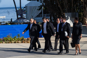 حسین فریدون در حاشیه عکس یادگاری هفدهمین اجلاس سران جنبش عدم تعهد