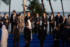 در حاشیه عکس یادگاری هفدهمین اجلاس سران جنبش عدم تعهد