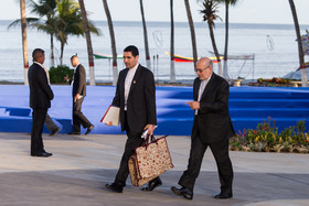 نعمت زاده در حاشیه عکس یادگاری هفدهمین اجلاس سران جنبش عدم تعهد