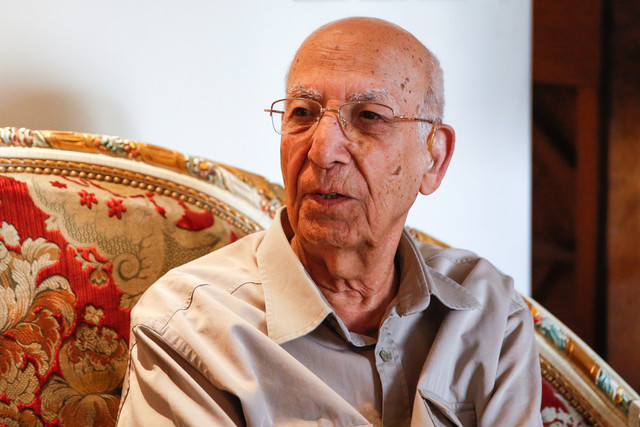 گفتوگو با مردی که هم سن فوتبال است + فیلم گفتوگو با مردی که هم سن فوتبال است + فیلم