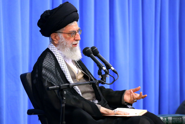 صوت / رهبر انقلاب: به یک نفر گفتم صلاح نمیدانیم در فلان قضیه شرکت کنید صوت / رهبر انقلاب: به یک نفر گفتم صلاح نمیدانیم در فلان قضیه شرکت کنید