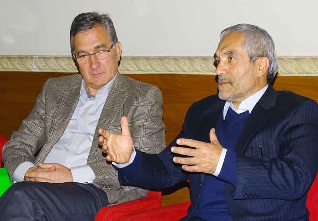 طاهری: برخی دوست دارند، وارد رختکن شویم و پول توزیع کنیم! طاهری: برخی دوست دارند، وارد رختکن شویم و پول توزیع کنیم!