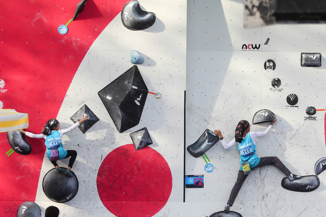 عکس تزئینی است بانو محجبه اندونزیایی رکورد سرعت زنان را در سنگنوردی شکست+فیلم