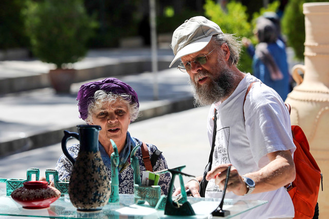 با رقبای هنری ایران در غرب آسیا آشنا شوید با رقبای هنری ایران در غرب آسیا آشنا شوید