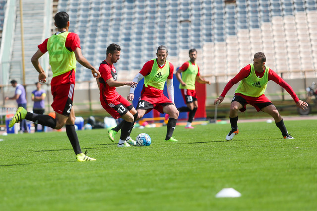 تمرین تاکتیکی ملی پوشان در آزادی در حضور برادران پیروانی و علی کفاشیان  تمرین تاکتیکی ملی پوشان در آزادی در حضور برادران پیروانی و علی کفاشیان