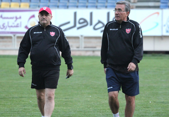 برانکو بدون دستیارانش با بازیکنان جلسه گذاشت