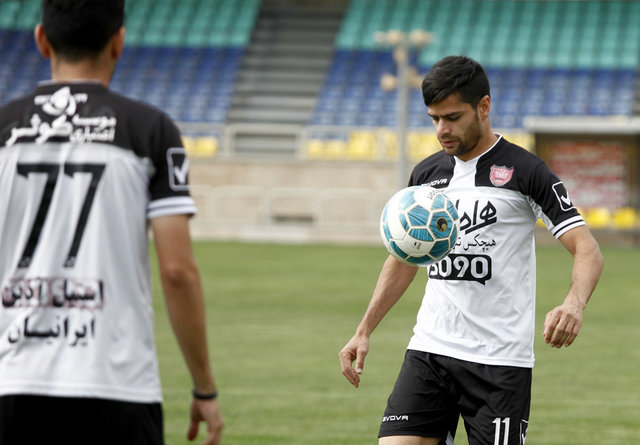 کامیابینیا: مراسم افتضاحی برگزار شد کامیابینیا: مراسم افتضاحی برگزار شد