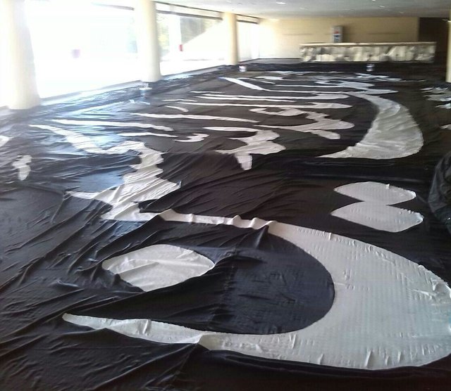 اهتزاز پرچم 600 متری "یا حسین(ع)" در بازی ایران - کره اهتزاز پرچم 600 متری "یا حسین(ع)" در بازی ایران - کره