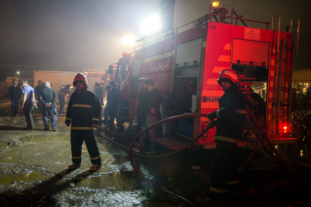 حریق در یک مجتمع مسکونی در پونک حریق در یک مجتمع مسکونی در پونک