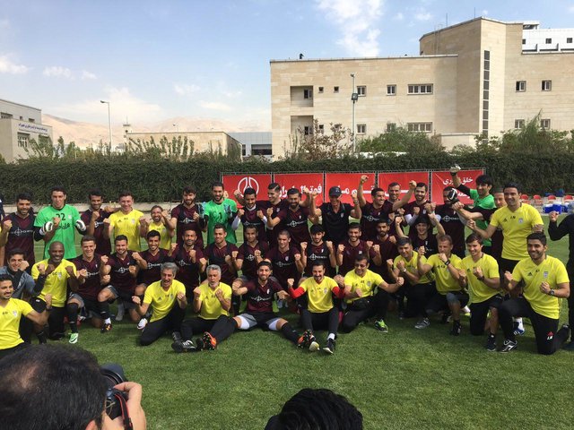 "مشتهای گره کرده" در آخرین تمرین پیش از بازی با کره/ حضور باقری و خبرنگاران چینی "مشتهای گره کرده" در آخرین تمرین پیش از بازی با کره/ حضور باقری و خبرنگاران چینی