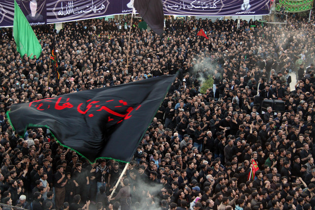 اینجا علم بر زمین نمی‌ماند